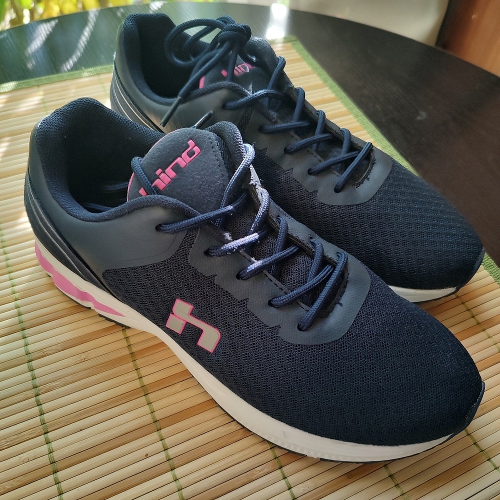 Hind athletic shoes. Navy pink trim. New. Size 7.5 - Picture 14 of 16